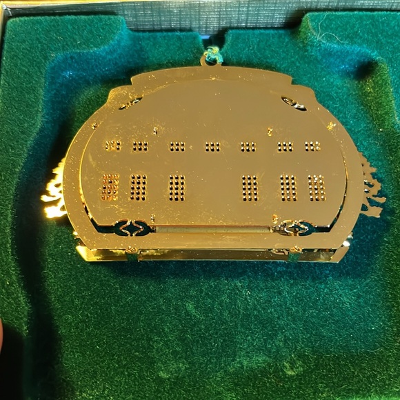 WHITE HOUSE ORNAMENT 2003
NATIONAL CHRISTMAS TREE ARRIVES AT THE WHITE HOUSE - Picture 4 of 9